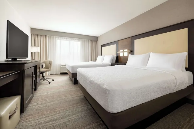 غرفة بسريرين كوين بإطلالة على النهر بشرفة، Hampton Inn & Suites Napa 10/10