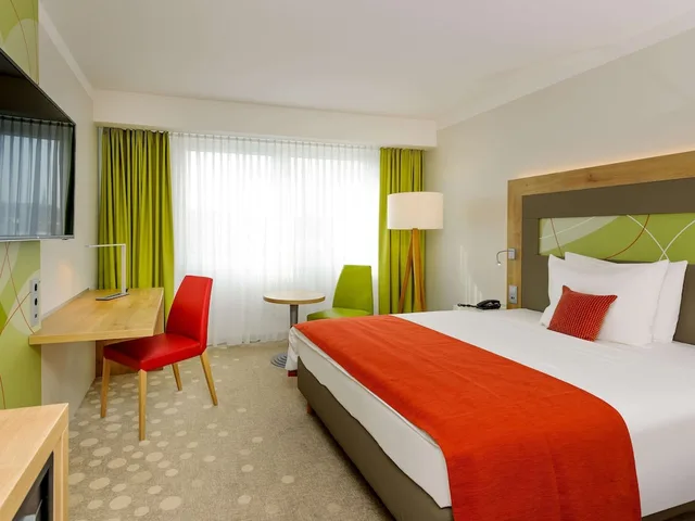 غرفة بريفيليج بسرير مزدوج مع أريكة، Mercure Hotel Saarbrucken City 1/5