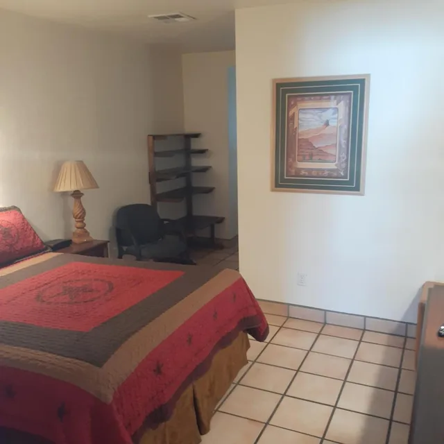 Suite, Queen Bed, Stagecoach Suites 1/3