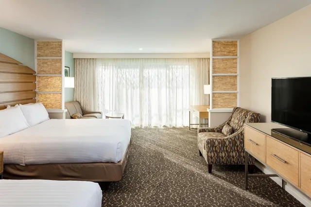 Suite, Multiple Beds, Ground Floor, Accessible، Holiday Inn Express and Suites La Jolla - Windansea Beach 3/4