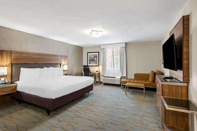 غرفة بسرير كينج لذوي الإعاقة، The Penn Stroud Stroudsburg - Poconos, an Ascend Collection Hotel 6/10