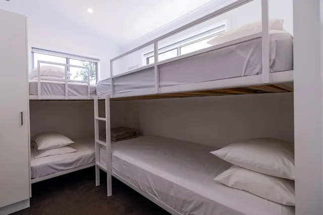 3 Bedrooms, Cabin, 2 Bunk Beds, 2 Queen Beds, Nrma Dubbo Holiday Park 2/3