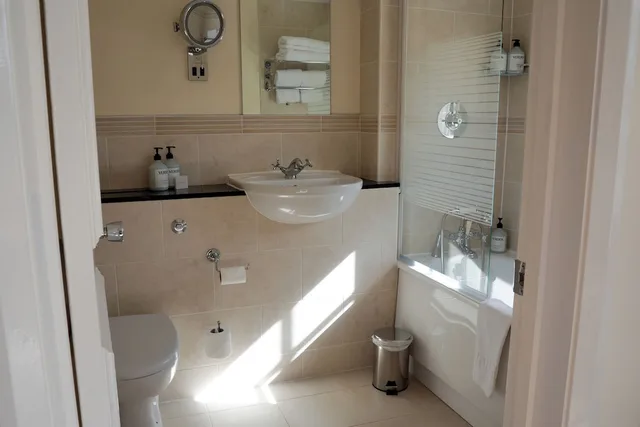 Comfy, Courtyard, Double Bed، Charingworth Manor 5/6