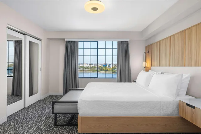 1 Bedroom, Suite, King Bed, Bay View, Sofa، Homewood Suites By Hilton San Diego Airport Liberty Station 2/10