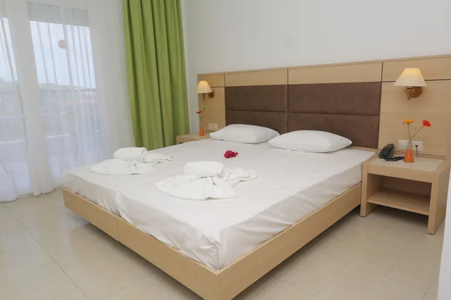غرفة قياسية بسريرين منفصلين، Hilltop Hotel 1/4