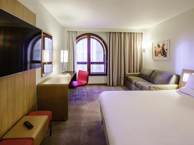 Standard, Double Bed, Sofa, Novotel Birmingham Centre 4/10