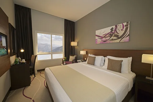 جناح عائلي بسرير كينج وسريرين منفصلين بغرفتي نوم بمطبخ، Action Hotel Ras Al Khaimah 1/9