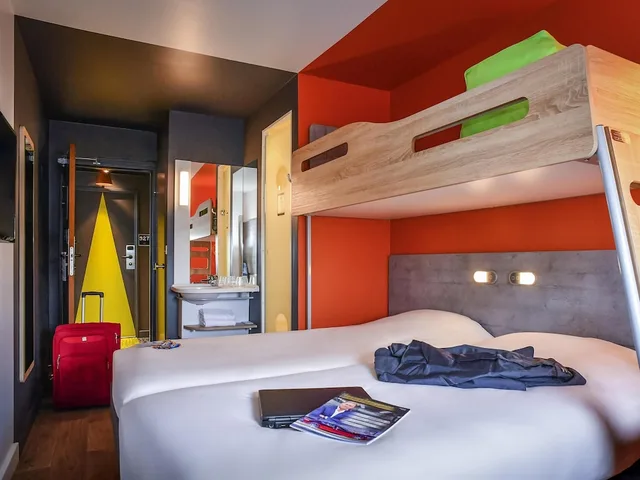 Room, Triple, 3 Beds, Ibis Budget Saint Lo 7/9