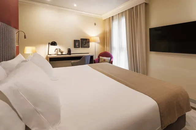 Junior Suite, King Bed, Vincci Albayzin Hotel 4/10