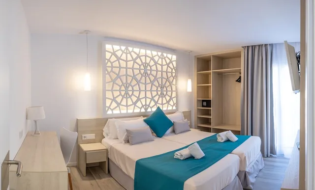 شقة سوبيريور بسريرين منفصلين بشرفة مع أريكة، Hotel Club Es Talaial 5/8