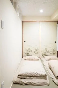غرفة يابانية بفرشتي فوتون، Bnb+ Asakusa Hostel 1/1