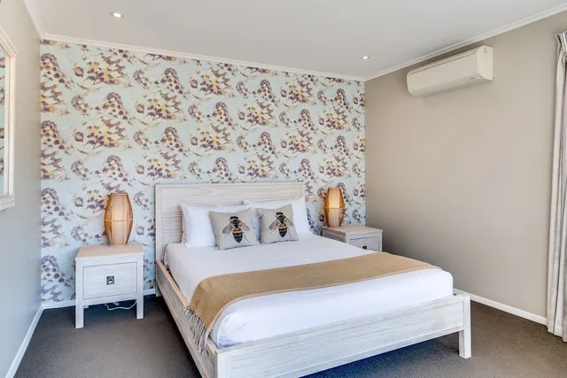 3 Bedrooms, House, 2 Double and Twin Beds، The Farmhouse at Mission Estate 3/7