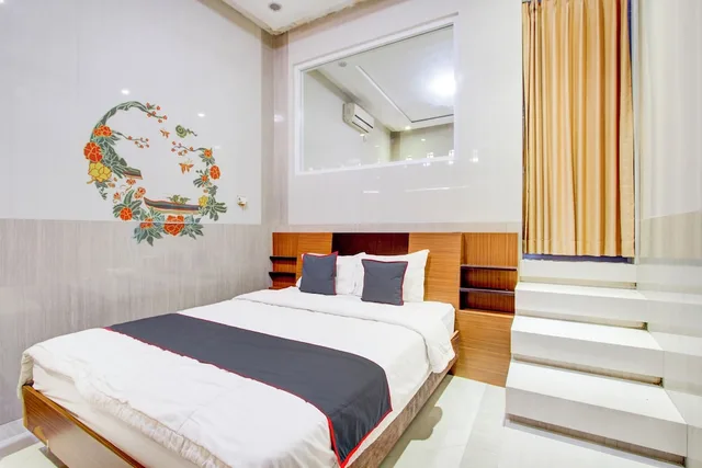 غرفة ديلوكس بسرير مزدوج بشرفة، Hotel O Yogyakarta near Jogja City Mall formerly Bama Guesthouse 1/10