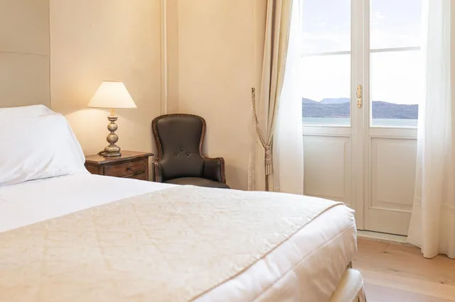غرفة ديلوكس بسرير كينج بإطلالة على البحيرة، Grand Hotel Fasano 3/4