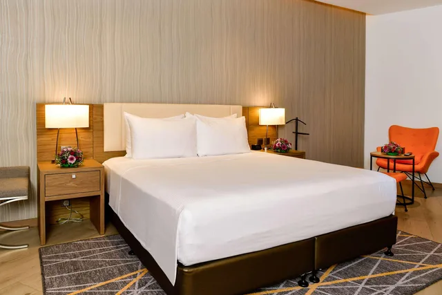 غرفة بسرير كينج للمدخنين، فندق كلاريون مطار جدة(Clarion Hotel Jeddah Airport) 4/8