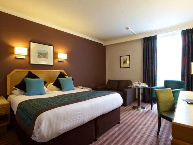 غرفة كلاسيكية عائلية، Stourport Manor Hotel 1/2