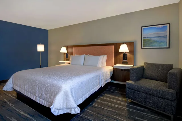 جناح جونيور بسرير كينج مع أريكة، Hampton Inn Potomac Mills Woodbridge 1/3