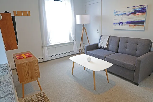 جناح بسرير كينج مع أريكة، The Hotel Marblehead 2/4