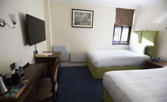 Standard, Twin Beds, The Cheshire Hotel 1/3
