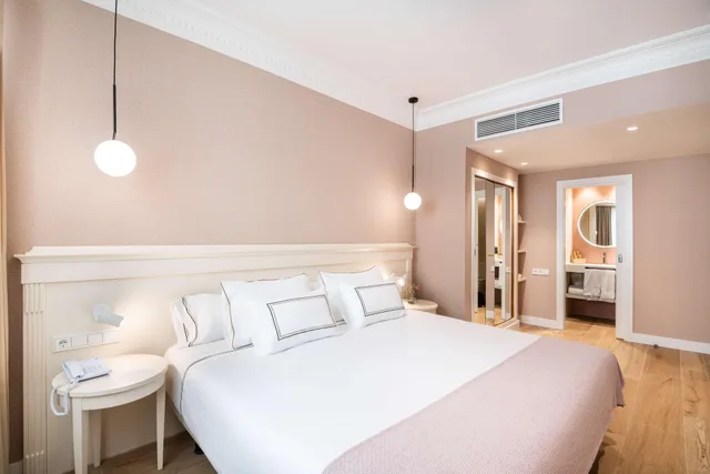 غرفة بريميوم بسرير كينج، Melia Plaza Valencia Hotel 4/10