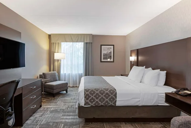 Room, King Bed, Sofa, Best Western Milton 3/4
