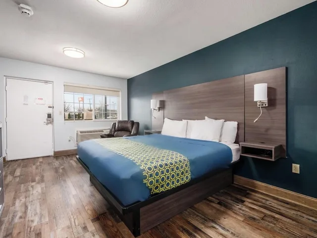 غرفة بسرير كينج لذوي الإعاقة، Grove City Travel Inn Columbus South 3/4