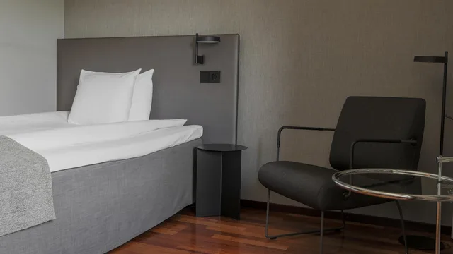 Compact, Single، Quality Hotel Royal Corner 7/18