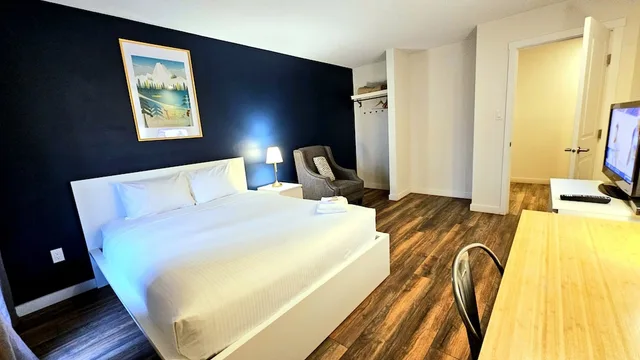 شقة سكنية اقتصادية بسريرين كوين يُسمح فيها بالحيوانات الأليفة بمطبخ صغير، Cloud 9 Inn 3/7