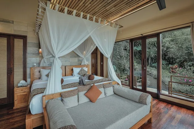 جناح فاخر، Munduk Moding Plantation 7/10