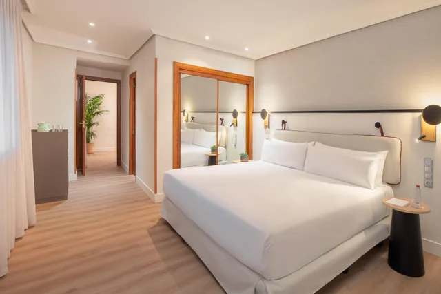 جناح جونيور بشرفة، Hotel Madrid Alameda Aeropuerto, Affiliated by Melia 8/10