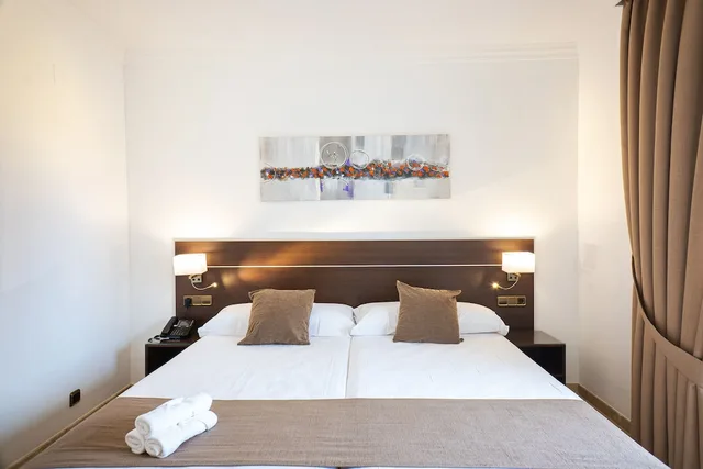 غرفة بسريرين منفصلين، Hotel Mainake Sl 4/6