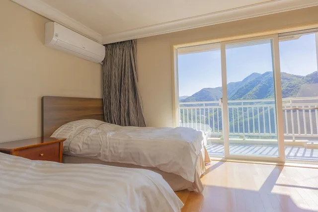 West, Family, Lake or Lake View، Sono Belle Danyang 1/2