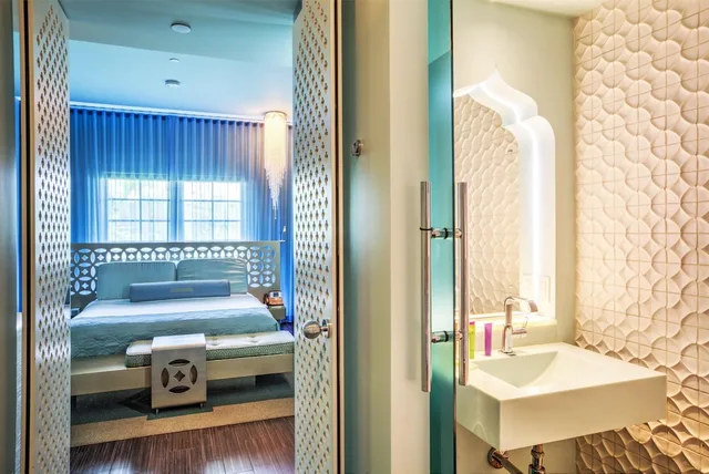 Silver, King Bed، Dream South Beach by Hyatt 2/5