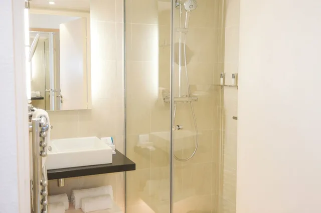 Superior, Queen Bed, Pool Access، Thalazur Ouistreham 8/9