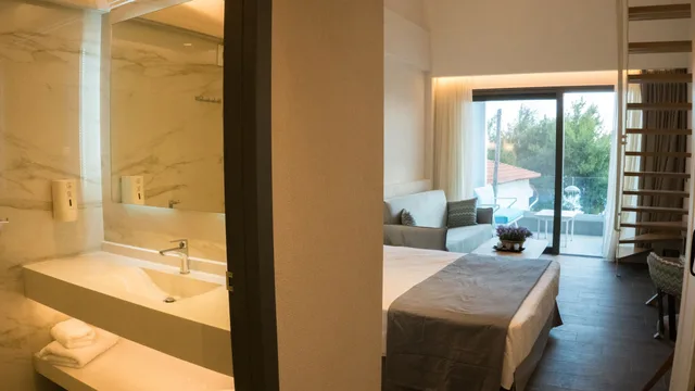 غرفة ديلوكس بسريرين كوين بإطلالة على البحر مع أريكة، Costa Domus Blue Luxury Apartments 7/7
