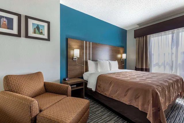 جناح بسرير كينج لذوي الإعاقة، Quality Inn & Suites I-35 E-Walnut Hill 1/3