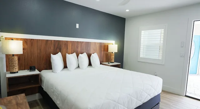 غرفة قياسية بسرير كينج، Ivory Sands Beach Suites 2/4