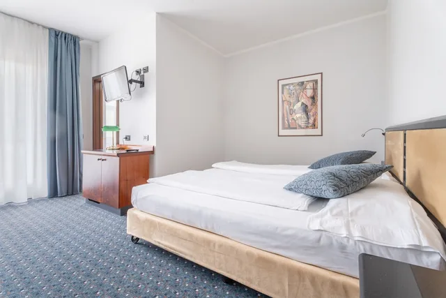 Room, Triple, Twin Beds, Sofa, Majestic Palace 2/3
