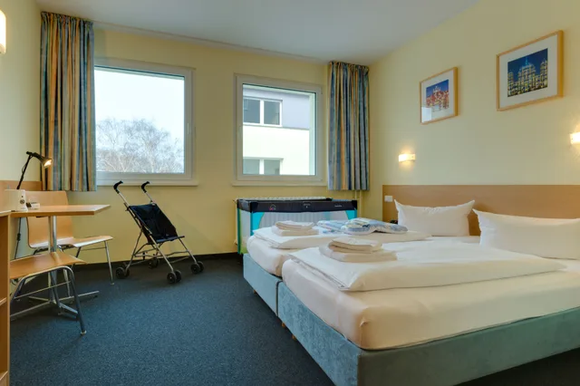 Family, 1 Double and 2 Bunk Beds، Hotel Citylight Berlin 1/8