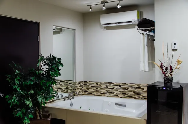 Suite, King Bed, Hot Tub, Hotel Velario 8/9