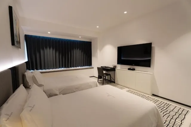 غرفة سوبيريور بسريرين منفصلين بإطلالة على المدينة، One Riviera Hotel and Residences 3/5