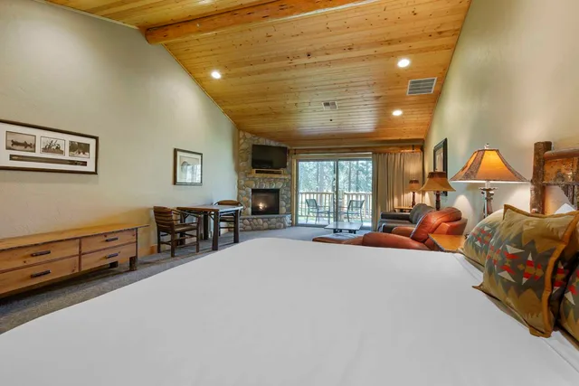 جناح بسرير كينج مع أريكة بجاكوزي، BEST WESTERN PONDEROSA LODGE 3/8