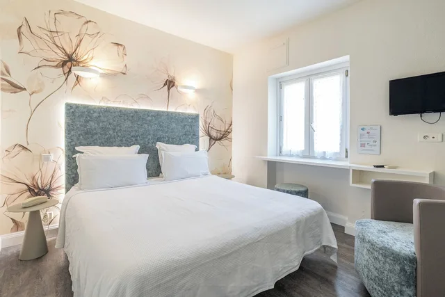 غرفة كلاسيكية بسرير كوين، Azur Hotel 1/4