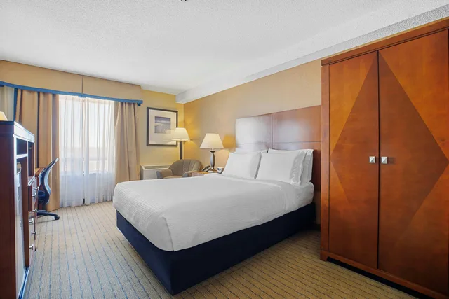 غرفة قياسية بسرير كوين، Sandman Hotel & Suites London Downtown 2/3