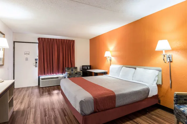 غرفة قياسية بسريرين مزدوجين للمدخنين، Motel6 Ashland, VA 4/10