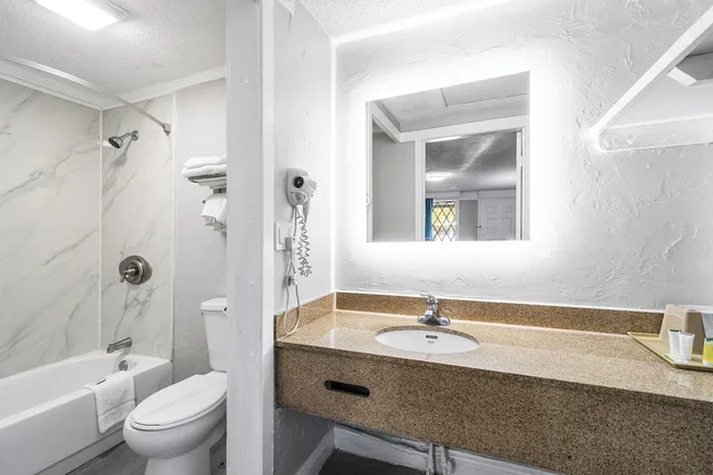 غرفة بسريرين مزدوجين، Super 8 By Wyndham Lantana West Palm Beach 9/10