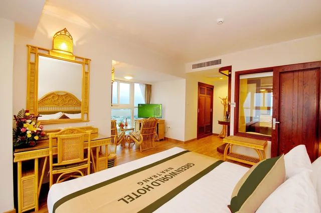 غرفة ديلوكس بسريرين منفصلين بشرفة بإطلالة جزئية على البحر، GREEN WORLD HOTEL NHA TRANG 10/10