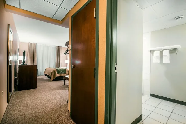 غرفة قياسية مفردة بسرير كينج لذوي الإعاقة، Quality Inn & Suites Towanda PA 5/5