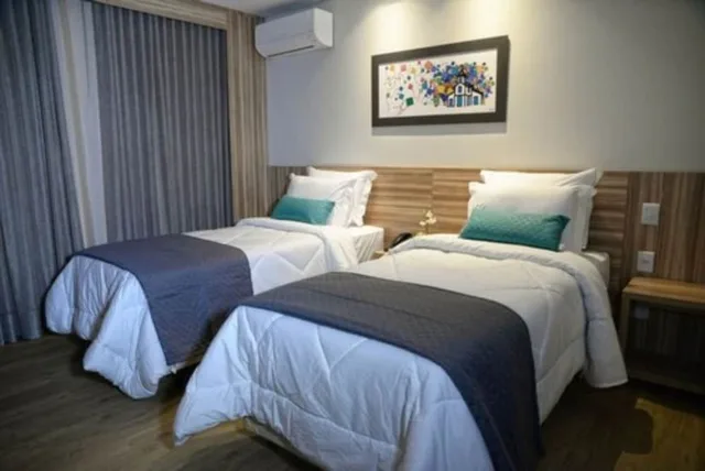 غرفة قياسية بسرير كوين لذوي الإعاقة، Dubai Suites 1/2