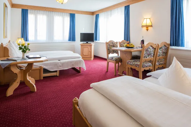 غرفة قياسية رباعية بسرير كينج مع أريكة، Grindelwalderhof 7/10